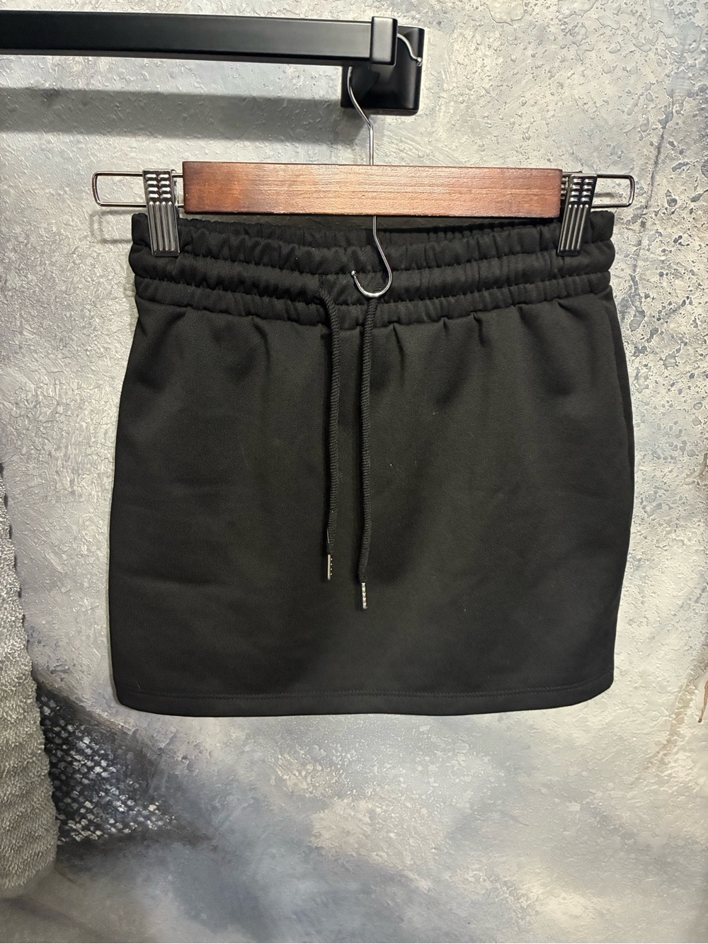 BLACK MINI SKIRT WITH DRAWSTRING SIZE SMALL